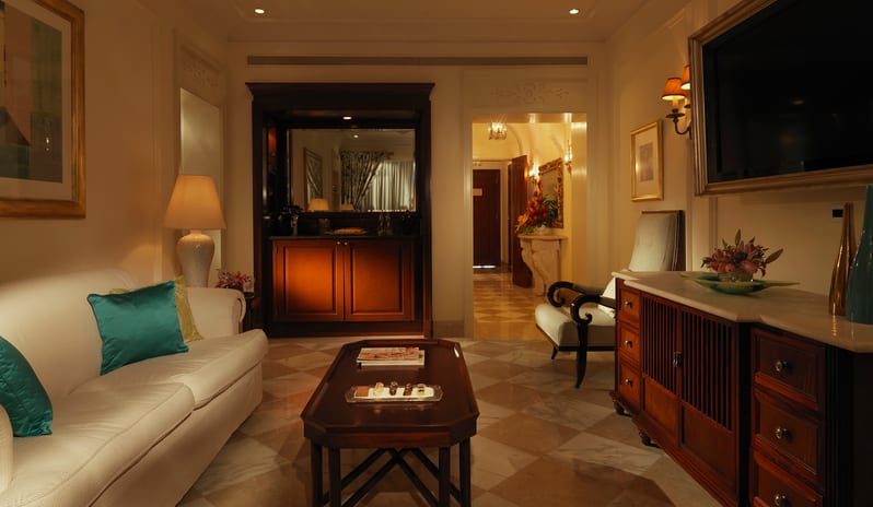 SANDY LANE - LUXURY ORHCID SUITE LIVING SUITE